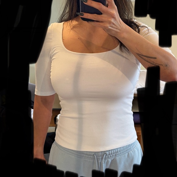 Busty Basics - Half sleeve ribbed tee (12 D-F Aus bra size) - Picture 4 of 6